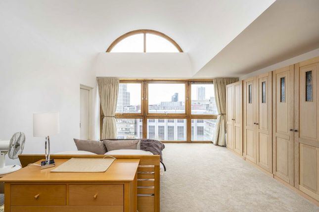 Flat 73, Breton House, Barbican, London photo 4