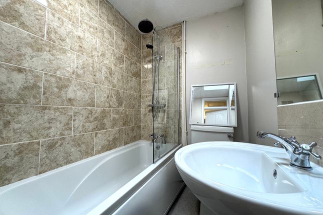 3 Blaencuffin Road, Abertillery photo 3