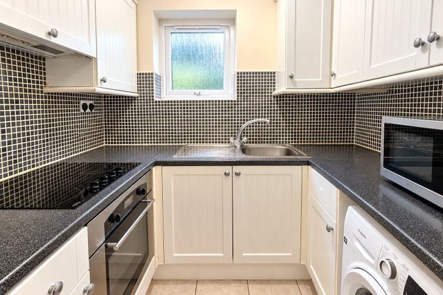 Highclere Court, Woking photo 3