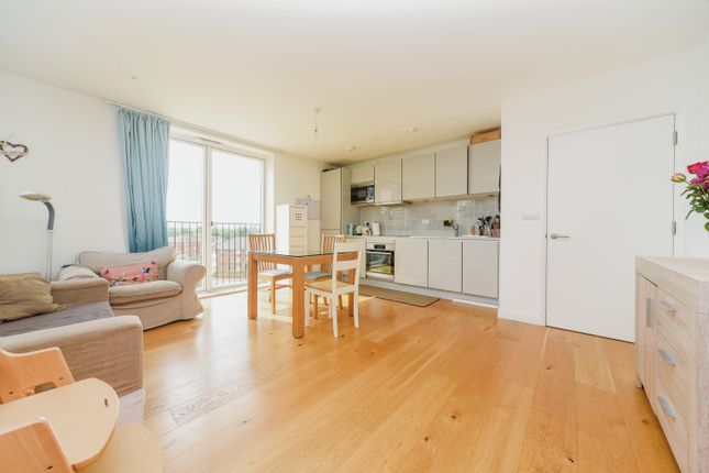 Flat for sale in 40 Cowleaze Road, Kingston Upon Thames
