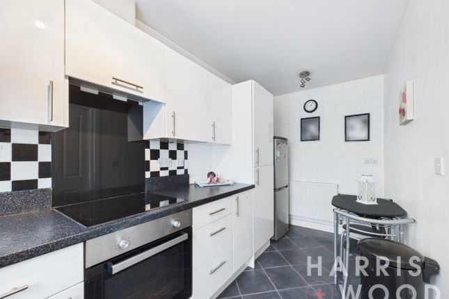 8 Rose Allen Avenue, Colchester, Essex photo 3