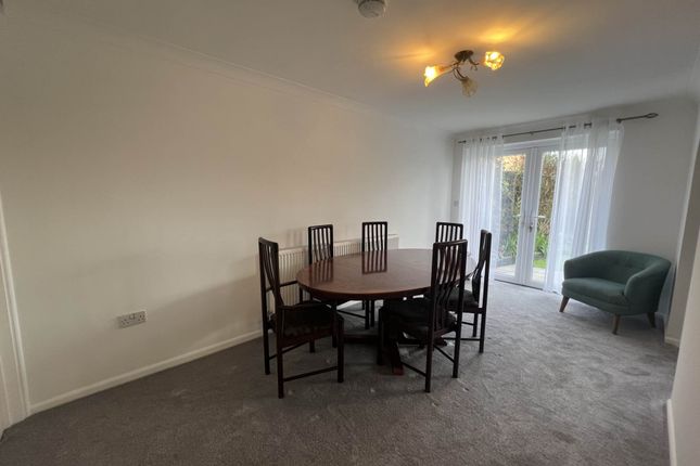 12, Swan Lane, Brentwood photo 4
