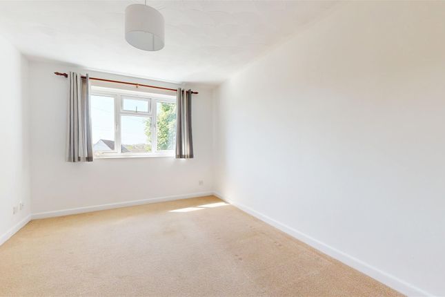 Flat 5, White Rose Court, East Street, Weymouth photo 3