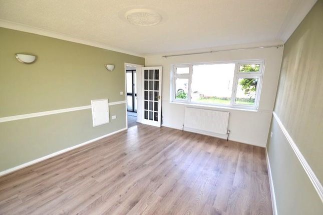 44, Rockfield Avenue, Ware photo 2