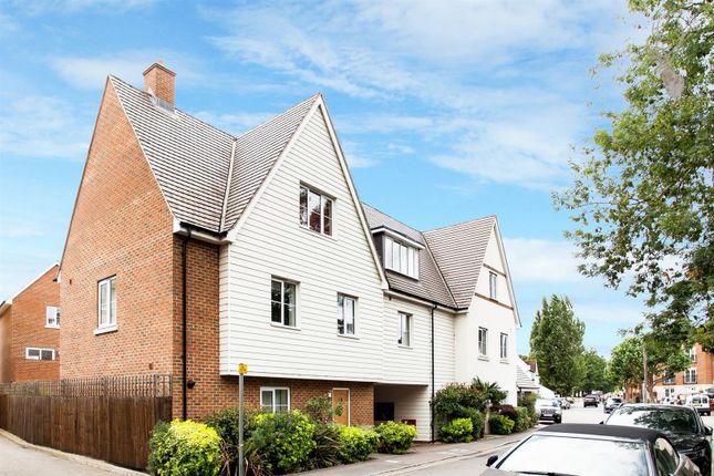 Thumbnail Flat to rent in Station Approach, Theydon Bois, Epping, Essex