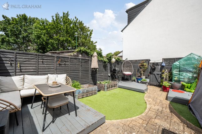 62, Myrtle Road, Sutton photo 4