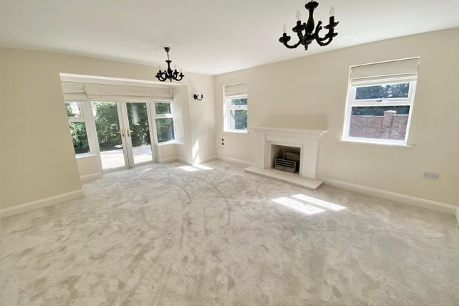 3, Woodside Drive, Macclesfield photo 2