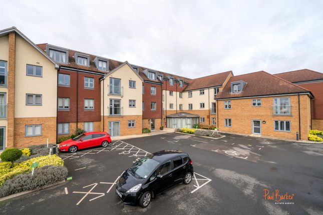 Flat for sale in London Road, St.Albans