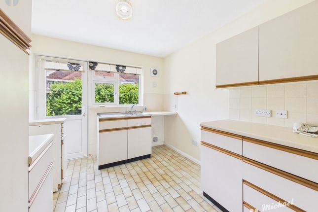 14 Eleanor Gardens, Aylesbury photo 4