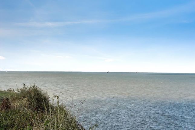 120, Waterside Park, The Street, Lowestoft photo 2