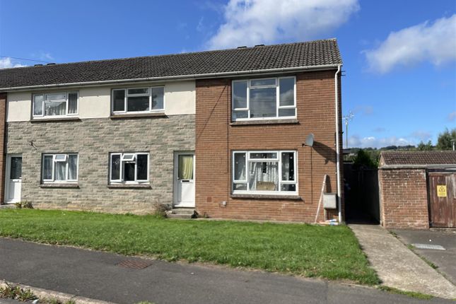 2-bed flat on Henson Park, Chard, £75,000
