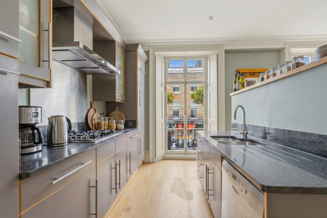 54, Elizabeth Street, London photo 4