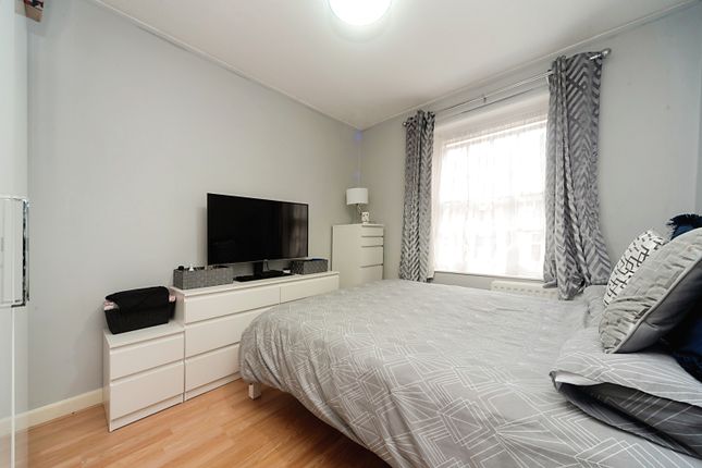 Flat for sale in Albion Avenue, Clapham Wandsworth Road