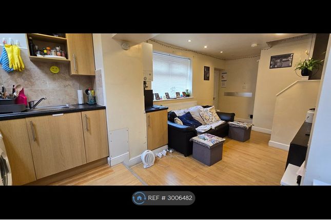 Flat, Hanover Square, Leeds photo 4