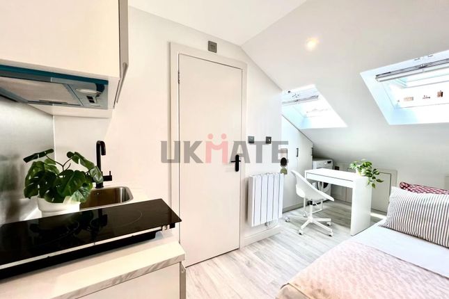 28 Kennet Close, Battersea, London photo 3