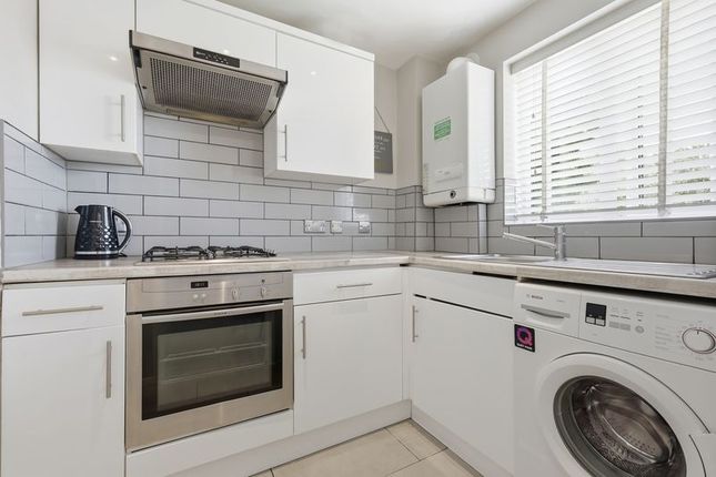 Flat 6, Farthingale Court, Waltham Abbey photo 2