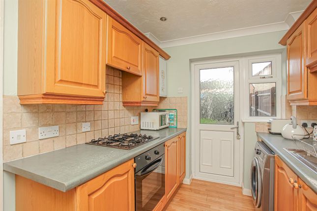 9, Frensham Close, Banbury photo 3