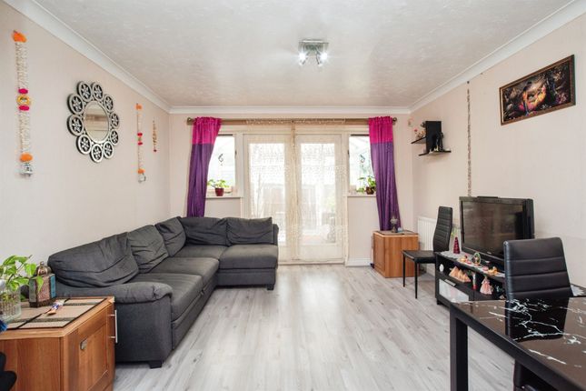 59, Norbury Avenue, Watford photo 4
