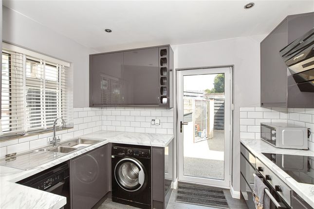 Meeds Road, Burgess Hill photo 4