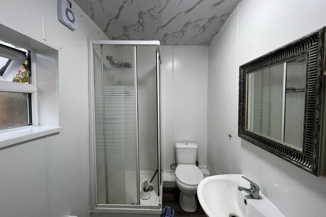 Flat 4, 1A Inverness Road, Southall photo 3