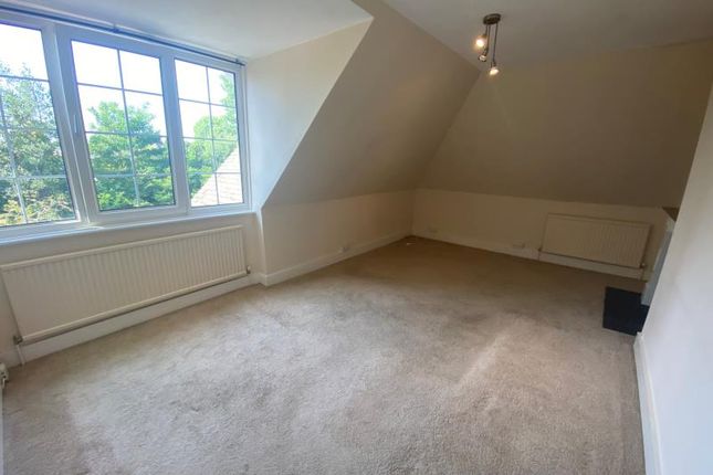 Flat 3 White Lodge, Wych Hill Lane, Woking photo 5