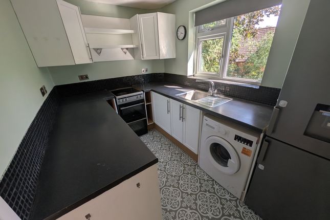 Sunnyside Close, Andover Hampshire photo 3