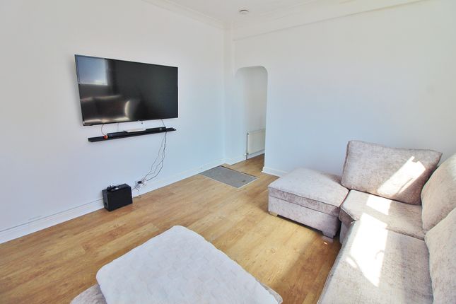 Flat 2 Lord Clive, 1-3, Brookfield Road, Portsmouth photo 4