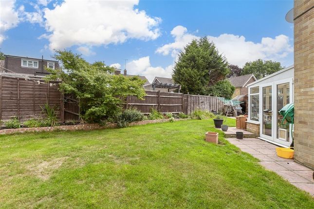2-bed terraced on Staplehurst Close, Reigate, £350,000