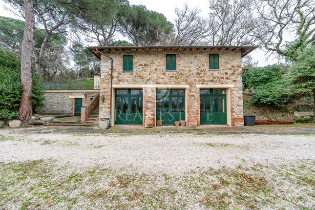 Villa for sale in Magione, Perugia, Umbria