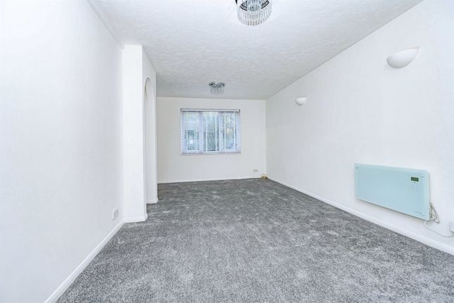 45, Tudor Close, Hatfield photo 4