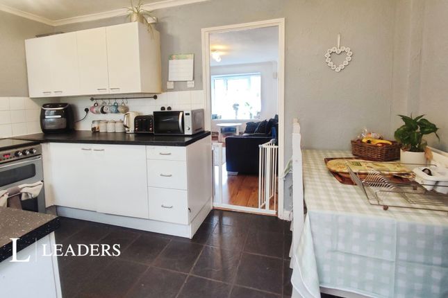 58, Falcon Gardens, Littlehampton photo 4