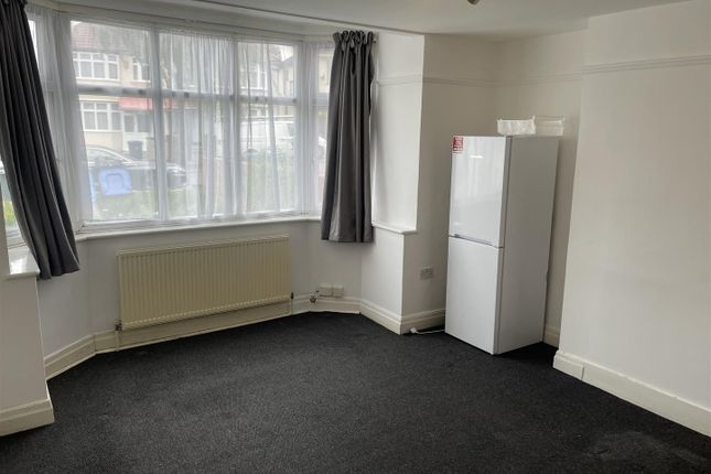 Thumbnail Flat to rent in The Rise, London