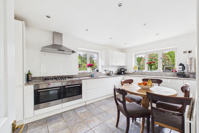 3 Stables Court, Marlow photo 4