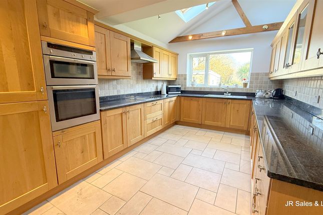 44, Jones Road, Waltham Cross photo 3