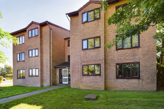 Flat to rent in Coventry Close, Tewkesbury, Gloucestershire