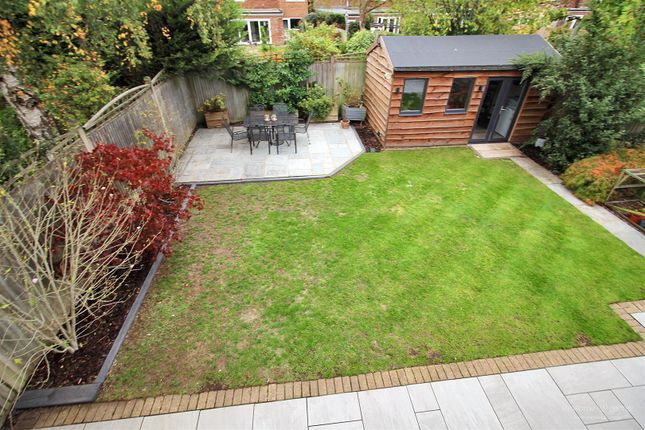 11, The Birchwoods, Reading photo 4