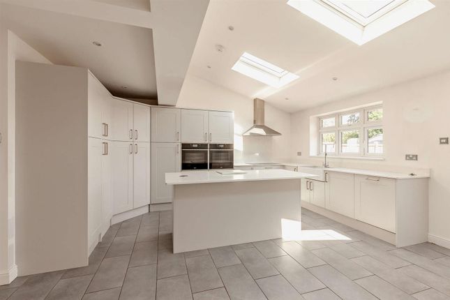 18, Thorncroft, Hornchurch photo 2