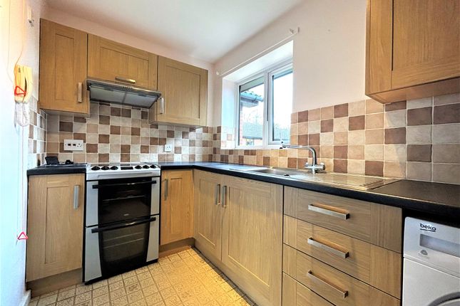 Flat for sale in Huntsgreen Court, Bracknell, Berkshire