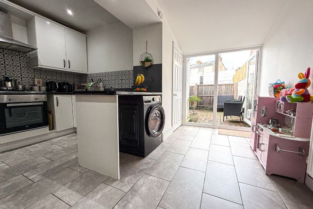 11 Gordon Road, Taunton, Somerset photo 4