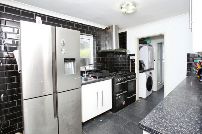 32, Winslade Avenue, PORTH photo 3