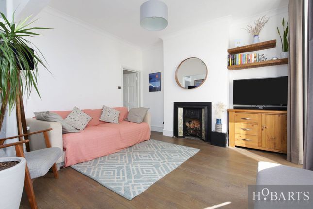 Flat for sale in Nightingale Road, Bowes Park, London