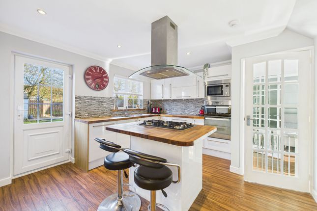 6 General Roy Way, Carluke photo 4