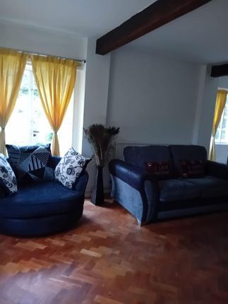 Cottage to rent in Stratton Road, Beaconsfield