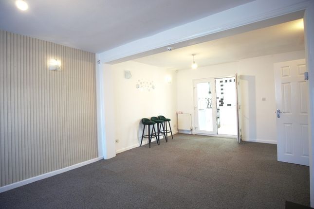 Boxtree Lane, Harrow photo 3