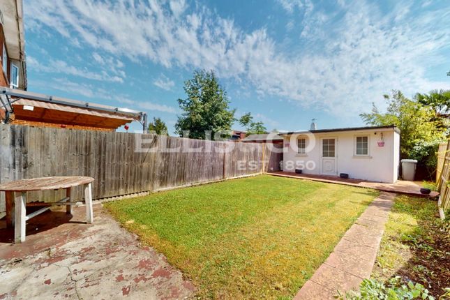 66C,, Eastmead Avenue, Greenford photo 2