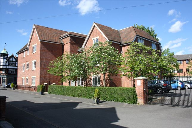 Flat to rent in Wyndale Close, Henley-On-Thames, Oxfordshire