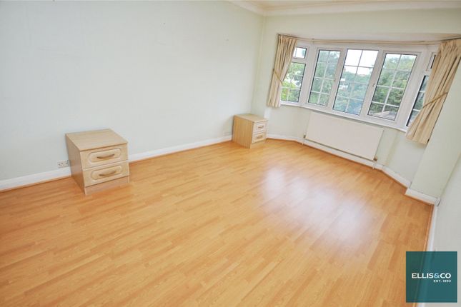 2-bed flat on Flat 2 Avenue Court, 27, Park Avenue, Finchley, £425,000