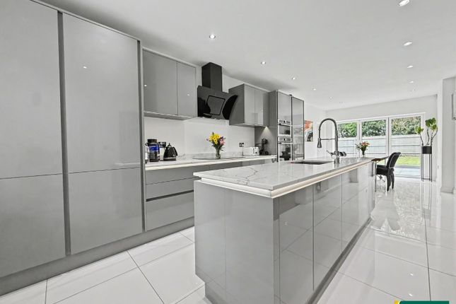 16, Howards Way, Northampton photo 2