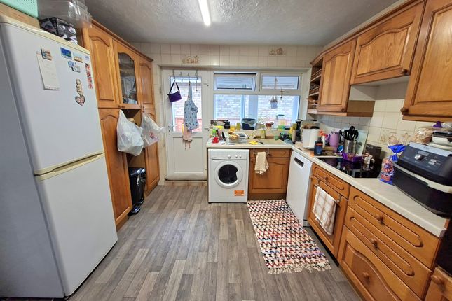 12, Ellwood Avenue, Peterborough photo 4