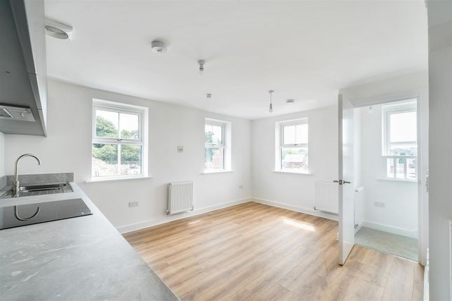 Thumbnail Town house to rent in Ivy Approach, Seacroft, Leeds